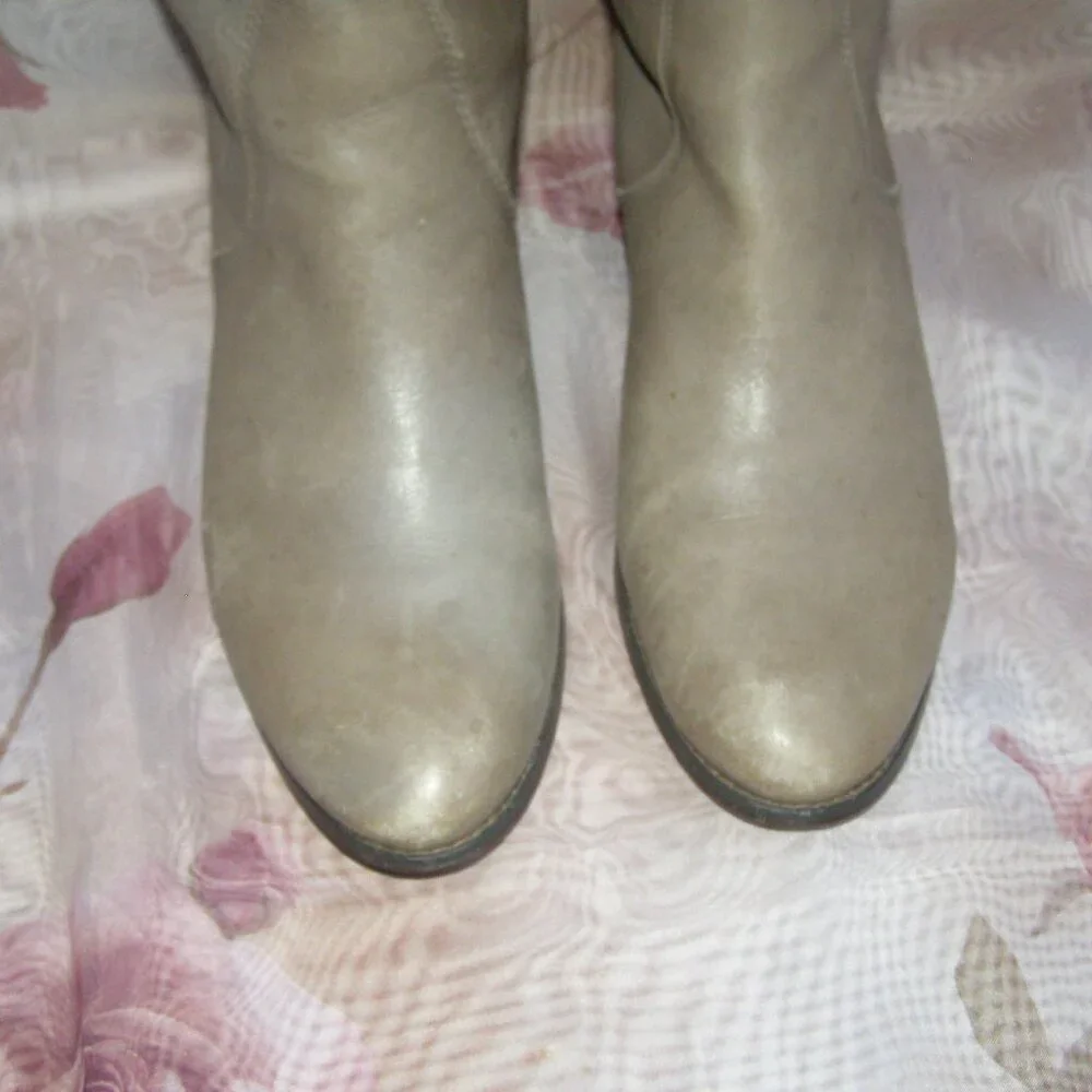 Vintage size 9 Charles David Taupe Leather Knee High Boots